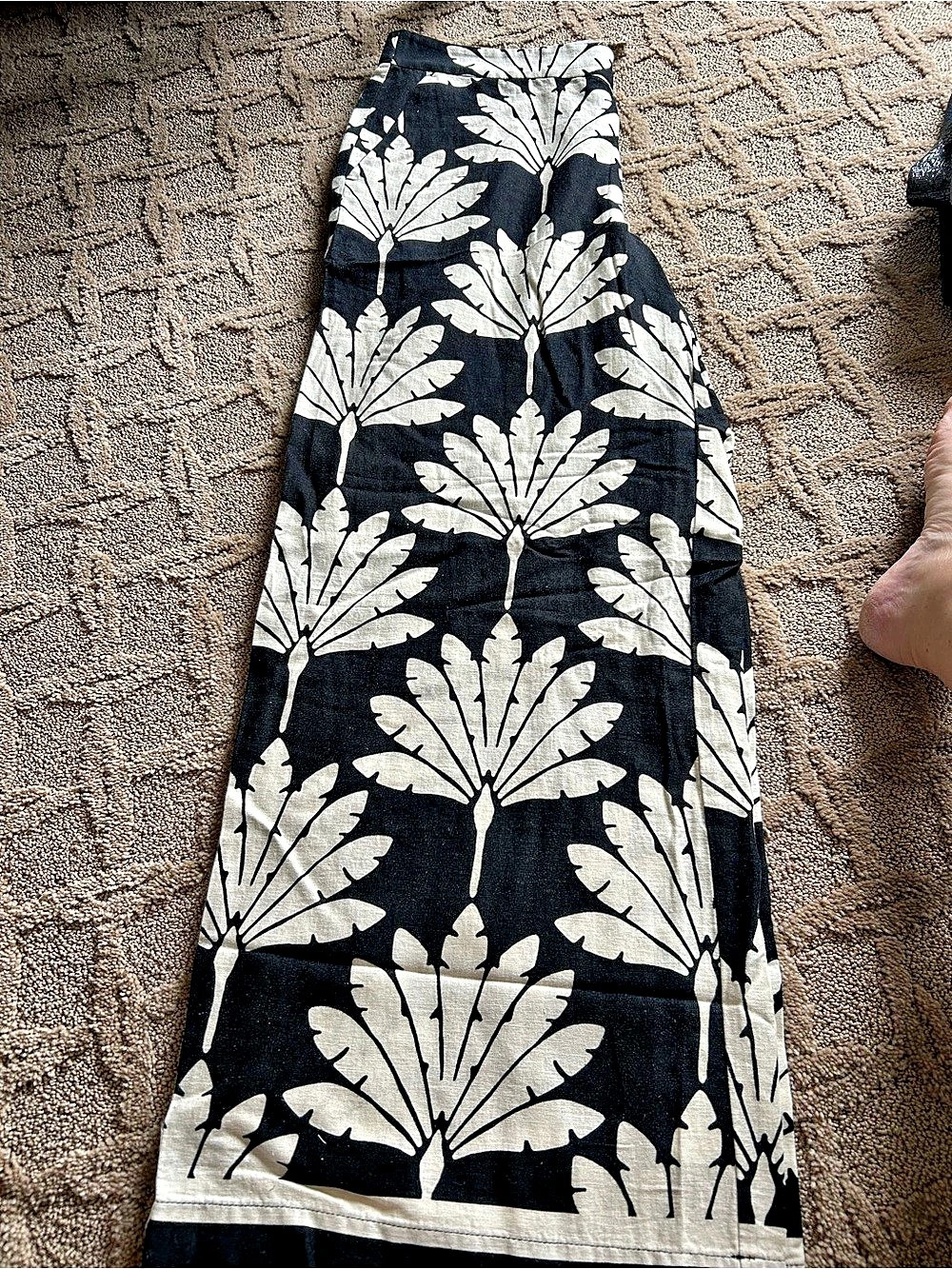 LOFT Floral Linen pants in Black & White Size L, NWT